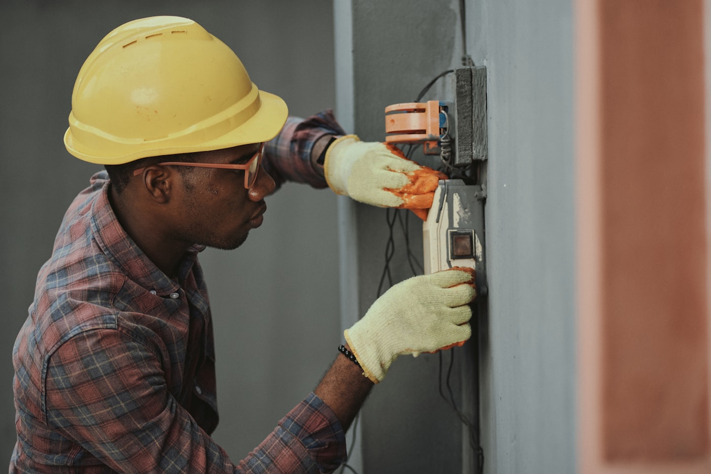 Good Sparks electrician at work